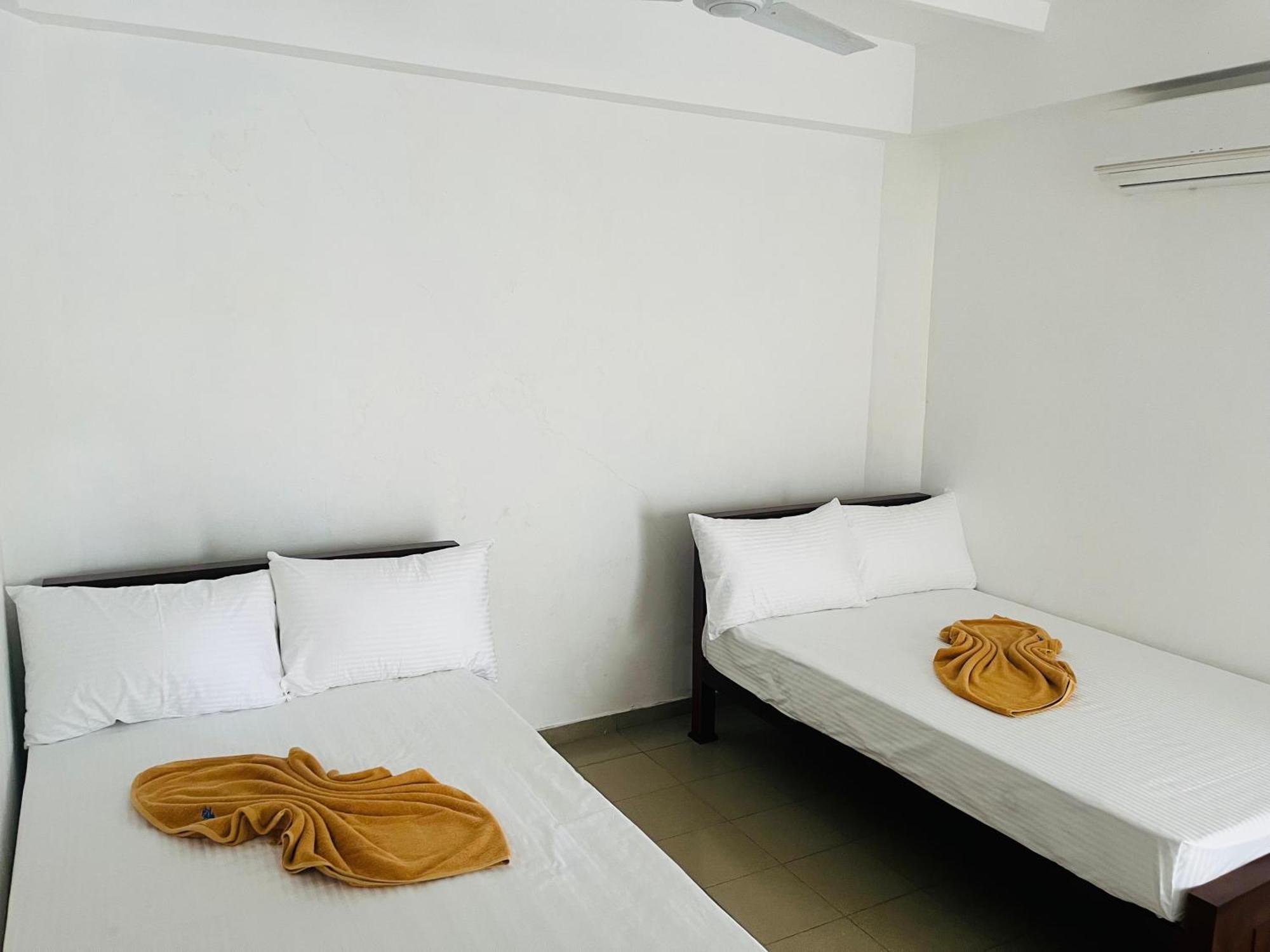 Crystal Wave Holiday Resort Polhena Матара Екстер'єр фото